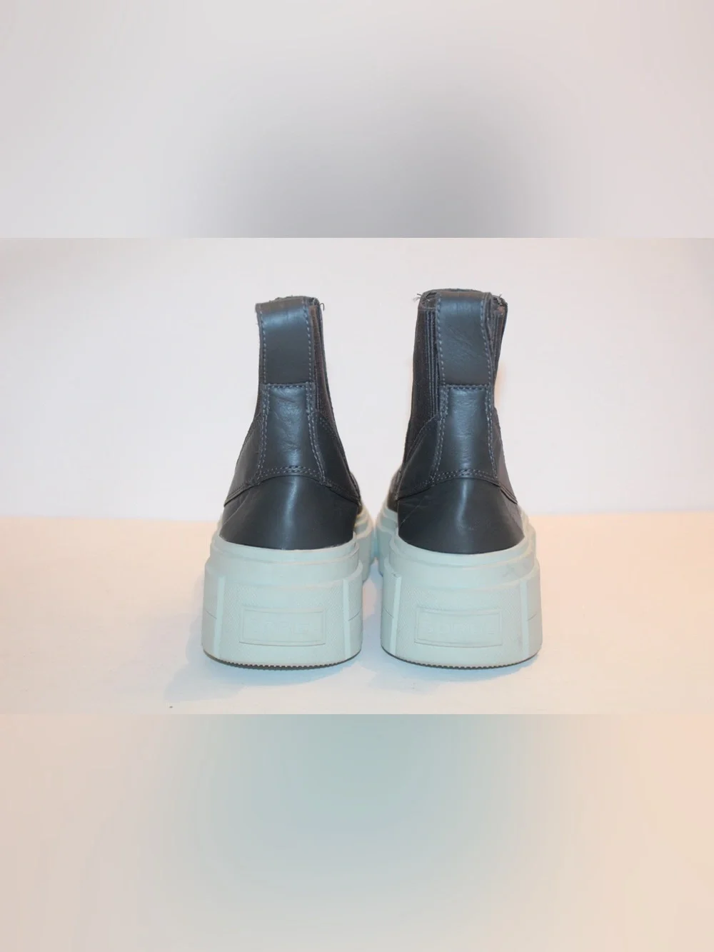 Sorel Caribou x Waterproof Chelsea Boots Women’s Size 5.5